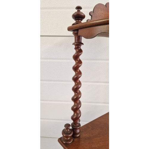 1399 - A Victorian mahogany 4 shelf corner Wot-Not with barley twist supports and turned finials. Approx. 1... 