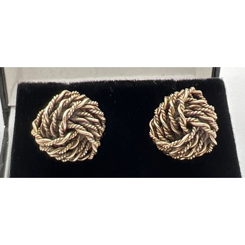 1002 - A large pair of 9ct gold rope chain design knot stud earrings. Hallmarked on posts. Approx 1.5cm dia... 