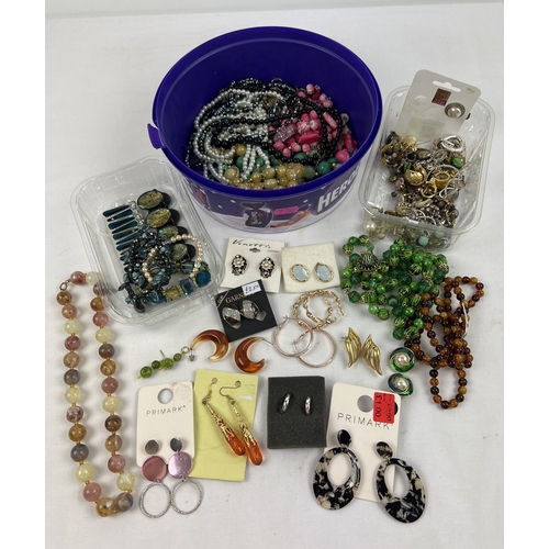 1034 - 3 tubs of costume jewellery. To include vintage bead necklaces, modern elasticated bracelets and a q... 