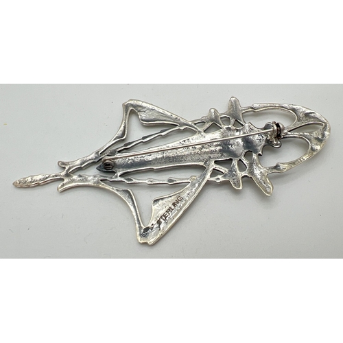 1122 - A large silver brooch modelled as a grasshopper. Stamped sterling to reverse. Approx. 9cm long.