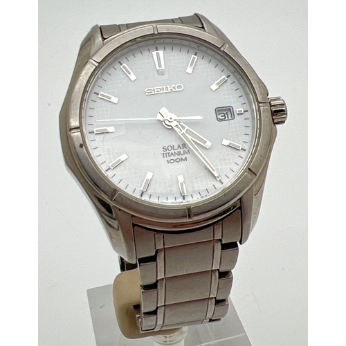 1172 - A men's Seiko Solar Titanium wristwatch with silver tone titanium case and bracelet strap. White fac... 