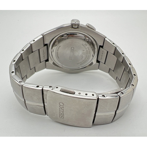 1186 - Seiko Arctura Kinetic 5M62-0AL0 wristwatch. Stainless steel case and strap with black face and silve... 