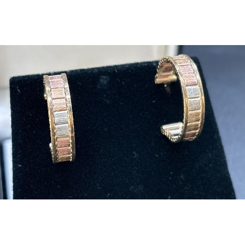 18 - A pair of 9ct tri coloured gold hoop style earrings. 17 small square brushed yellow, rose and white ... 