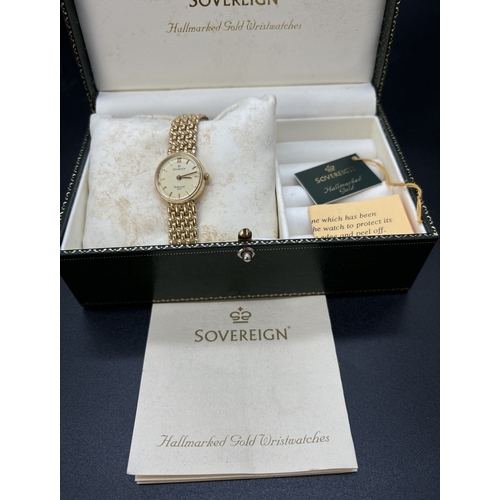 37 - A boxed 9ct gold ladies wristwatch by Sovereign. Flat link bracelet strap with clip fastening. Circu... 