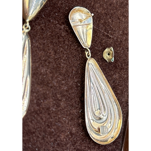 41 - A large pair of 9ct gold 1980's drop style earrings with ridge decoration. With butterfly backs. Eac... 