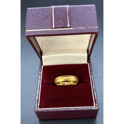 51 - A vintage 4mm wide 22ct gold wedding band. Fully hallmarked inside band. Size K. Total weight approx... 