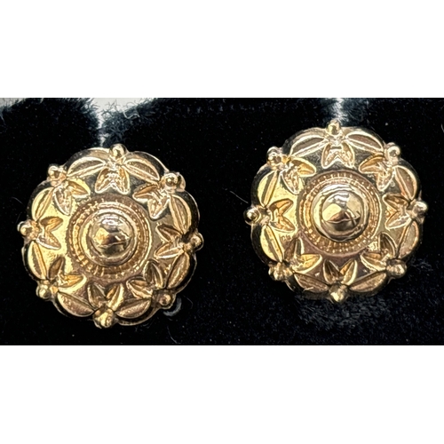 78 - A pair of vintage 9ct gold Victorian style circular stud earrings with scallop edging and bead style... 