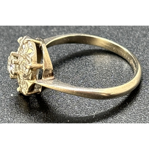 108 - A vintage 18ct gold diamond cluster ring. 7 round cut diamonds total diamond weight approx .50ct. Ra... 