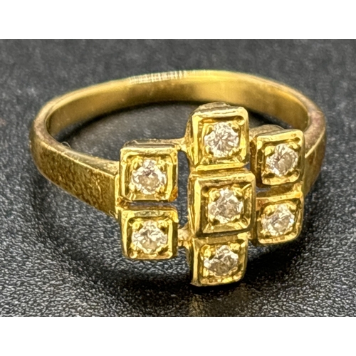 120 - A Contemporary design 7 stone diamond cluster ring in 18ct yellow gold. Central square surrounded by... 