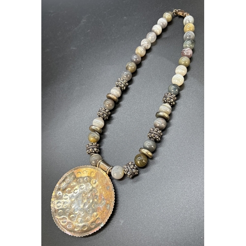 121 - A modern design 18 inch banded agate and silver bead necklace with large circular pendant and lobste... 