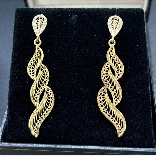 107 - 2 pairs of 9ct gold earrings. A pair of pearl stud earrings together with a pair of filigree wave de... 