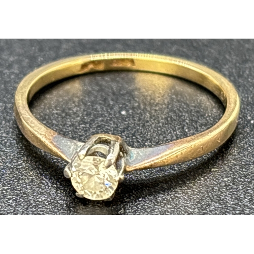 93 - A vintage 18ct gold and platinum 0.15ct diamond solitaire ring. Inside of band stamped 18ct Plat. Si... 