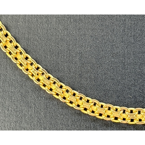 123 - A 16 inch 9ct gold decorative flat link chain necklace with lobster claw clasp. Gold marks to chain ... 