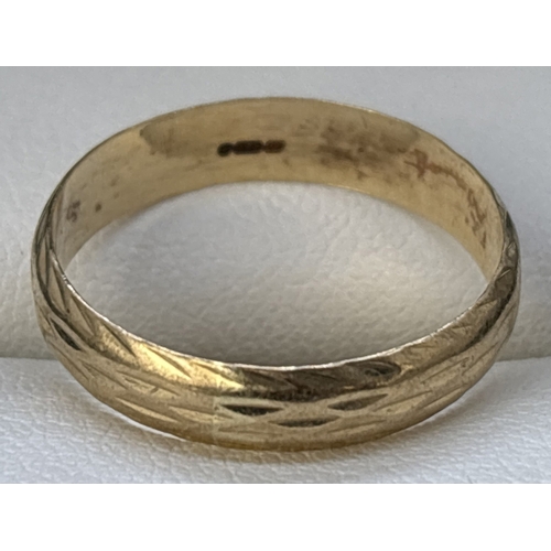 26 - A 9ct gold 4mm wide wedding band with diamond cut pattern throughout. Full hallmarks to inside of ba... 