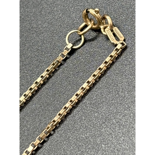 1058 - A 9ct gold 9 inch box chain bracelet with spring ring clasp. Hallmarks to fixings. Total weight appr... 