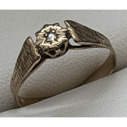 1128 - A vintage 1970's 9ct gold illusion set diamond solitaire ring with textured engraved shoulders. Full... 