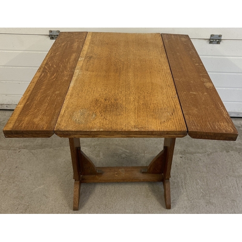 1437 - An Arts & Crafts light oak swivel top drop leaf occasional table with wedge feet. Approx. 75.5cm tal... 