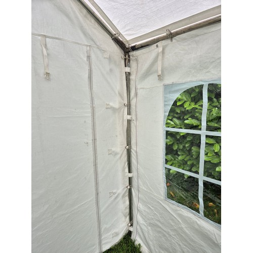 1405 - A superior quality party tent/marquee, 4m x 4m. 5 waterproof sheets (4 sides & top), 2 side sheets h... 