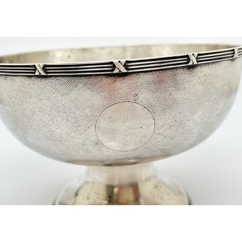 1235 - An early 20th century Zeewo Chinese export silver pedestal bowl with hammered design and empty circu... 