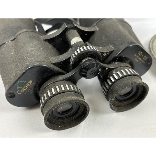 1390 - A small collection of assorted vintage items to include a pair of cased Greenkat 10 x 50 binoculars,... 