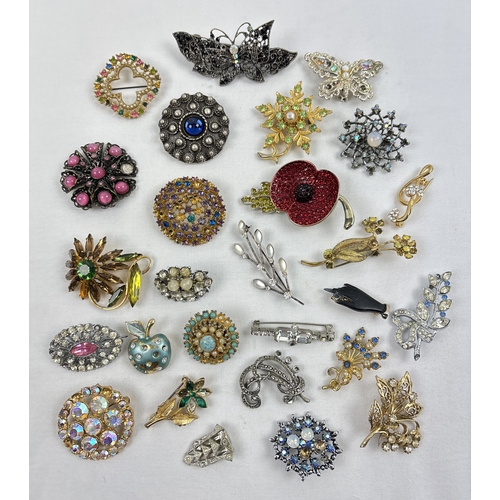 1105 - A collection of 25 stone set brooches and clips in various sizes and conditions, mostly of a floral ... 