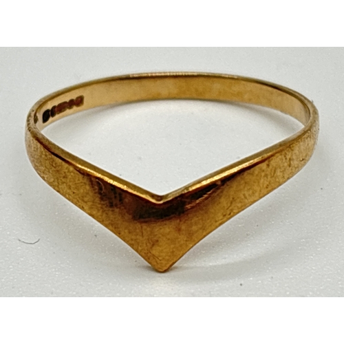 1129 - A 9ct gold plain wishbone ring. Full hallmarks to inside of band, size O½. Weight approx. 1g.