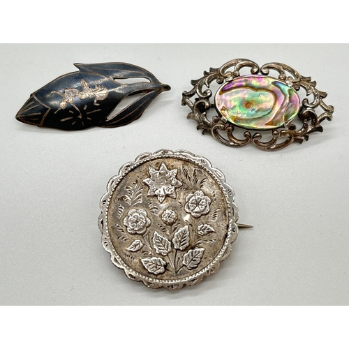 1131 - 3 silver brooches. A Siam silver leaf brooch with Thai dancer decoration, a Victorian circular shape... 