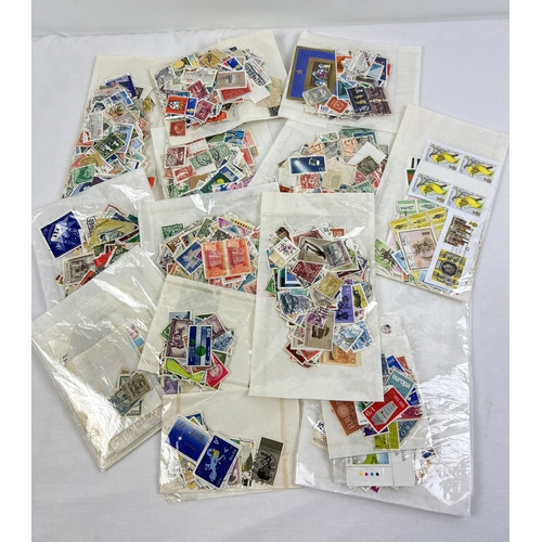 96 - 13 assorted packets of vintage British and world franked stamps.