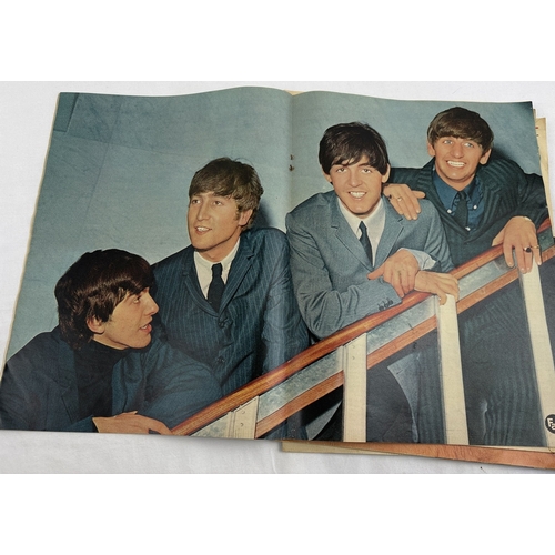 119 - 6 issues of Fabulous, vintage pop music magazine, all from 1964, to include 15th February The Beatle... 