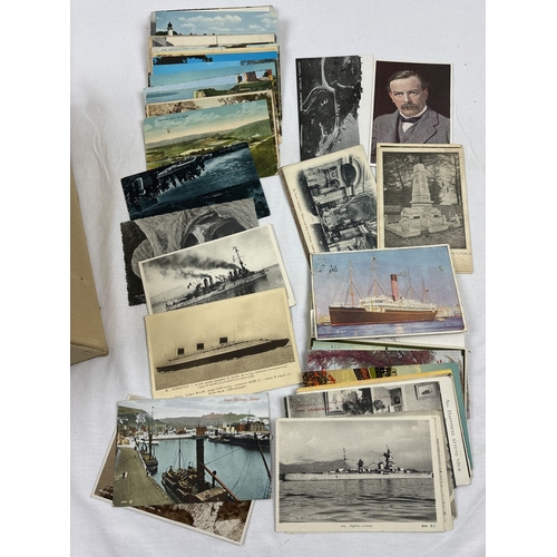 276 - A box containing 711 assorted Edwardian & vintage postcards, mainly of the South coast of England. T... 