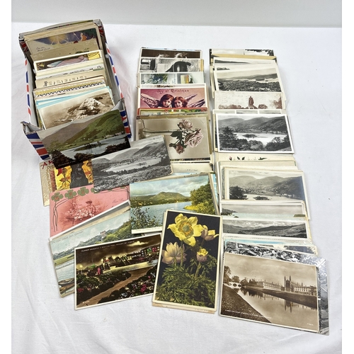 277 - A box of 346 assorted Edwardian & vintage postcards and greetings cards, to include RP's.