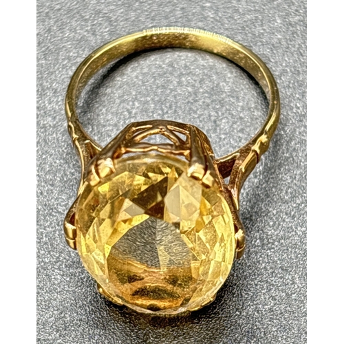 1113 - A 9ct gold large oval cut pale yellow citrine cocktail ring. Double prong set in a raised mount with... 