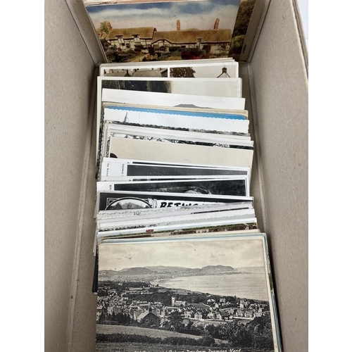 248 - 400 assorted Edwardian & vintage black & white and coloured British postcards, to include RP's. In a... 