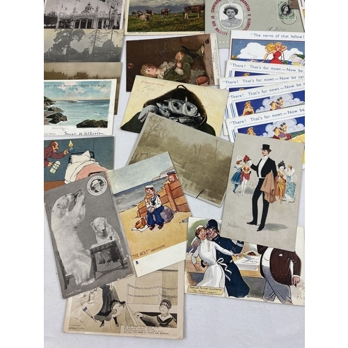 268 - 120 assorted vintage British & foreign postcards and greetings cards.