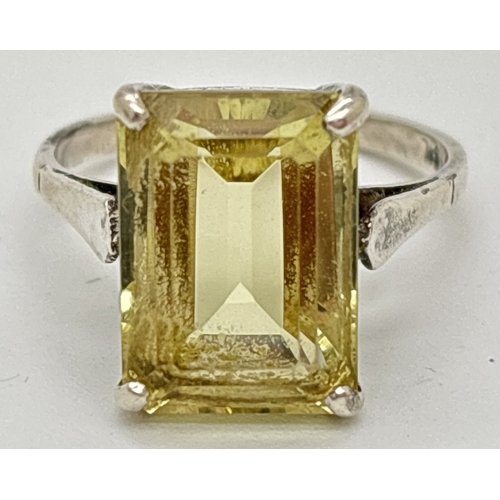 1041 - An Art Deco style vintage silver dress ring set with a large emerald cut pale yellow citrine. Stone ... 