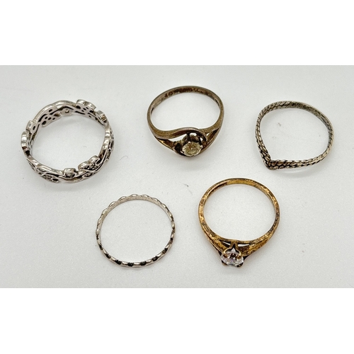 1054 - 5 assorted silver rings. A silver gilt clear stone solitaire, a twist mount design ring with single ... 