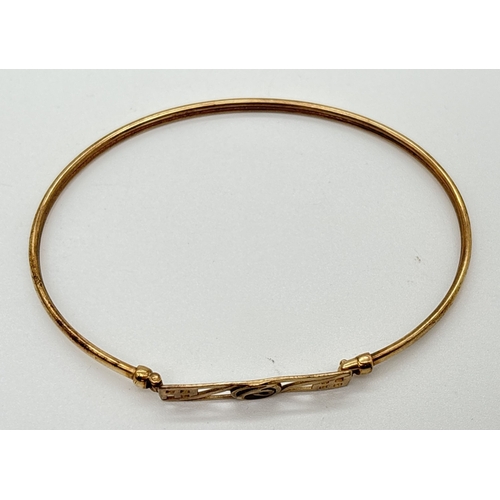 1059 - A 9ct gold Rennie Mackintosh design bangle with hook and eye clasp. Fully hallmarked inside bangle, ... 