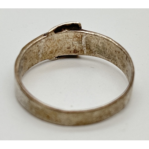 1087 - A vintage silver buckle band ring with floral detail. Worn silver mark to inside of band. Size Y.