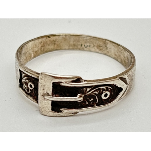 1087 - A vintage silver buckle band ring with floral detail. Worn silver mark to inside of band. Size Y.