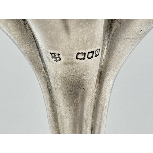 1161 - An early Edwardian silver fluted bud vase with weighed base and beaded rim. Hallmarked for London 19... 
