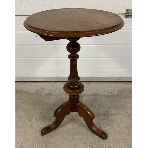 1483 - An antique dark wood tilt top occasional table with turned pedestal and raised on tripod feet. Circu... 