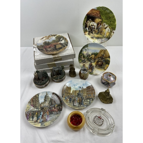 1242 - A collection of assorted ceramics and collectables to include 2 Thomas Kinkade's Lamplight Treasures... 