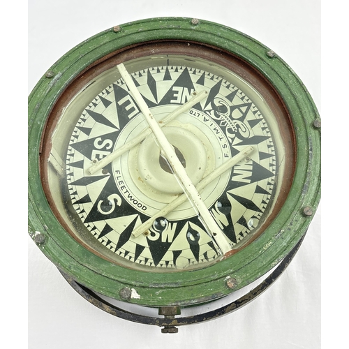 1316 - A large vintage ships Fleetwood binnacle gimbal compass, with painted green housing. Approx. 13cm ta... 