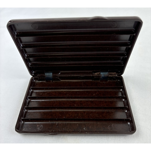 1383 - An Art deco 1930s Bakelite cigar case with impressed logo design. Approx. 13.5 x 10cm.