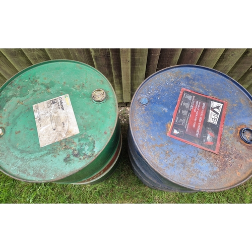 1413 - 2 large oil drums together with 2 vintage drum pumps. A 208L Castrol oil drum with advertising logo ... 