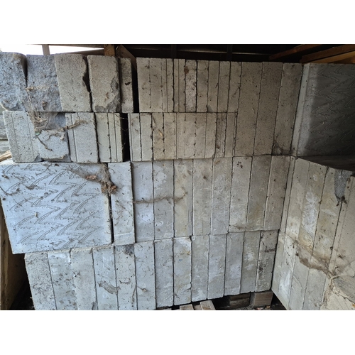 1414 - A quantity of approx. 350+ large sized Thermalite style Aircrete lightweight thermal building blocks... 