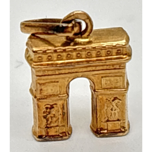 1036 - A small 18ct french gold charm/pendant of the Arc de Triomphe. French gold marks to fixed bale. Appr... 