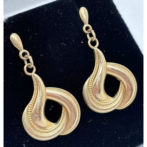 1052 - A pair of 9ct gold twist design drop earring, no butterfly backs. Fully hallmarked on posts. Approx.... 