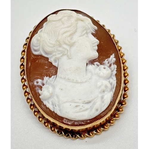 1064 - A vintage 9ct gold oval cameo brooch with twisted rope design mount. Fully hallmarked to reverse of ... 