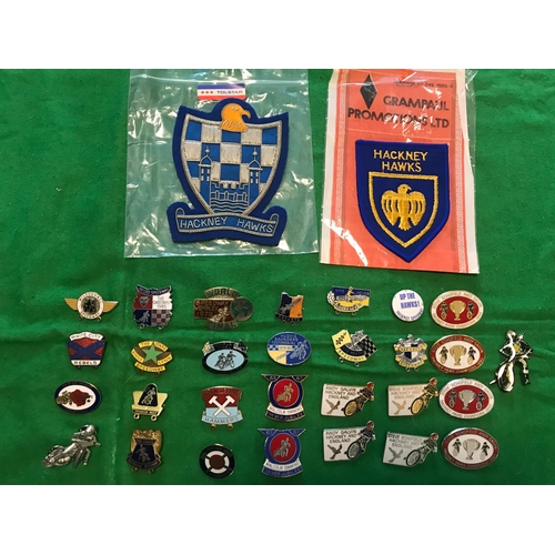 1535 - A collection of 29 speedway pin badges and 2 Hackney cloth/blazer badges.